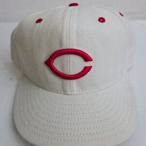 White Snapback Adult Unisex Cincinnati Reds Baseball Cap Size  7 3/8